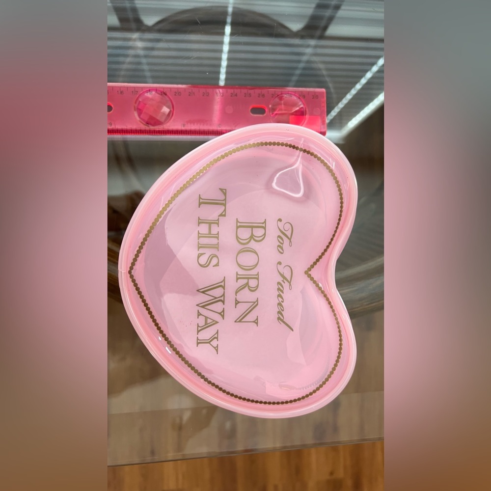 TOO Faced Zip Up Heart , new - Picture 6 of 6